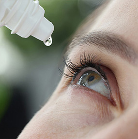 Putting eye drops in dry eye